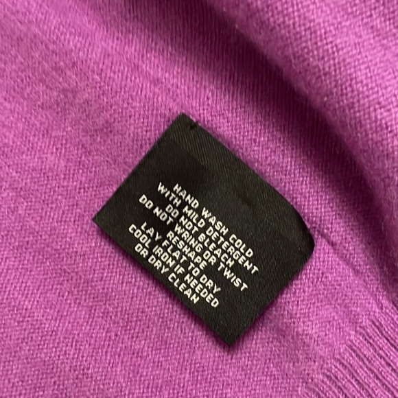 Sutton Cashmere from Bloomingdales NYC - Picture 3 of 5